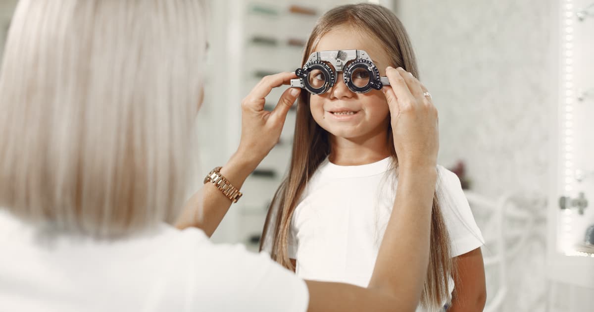 Kako da znate da li Vašem detetu treba korekcija vida (kontaktna sočiva ili naočare za vid)?